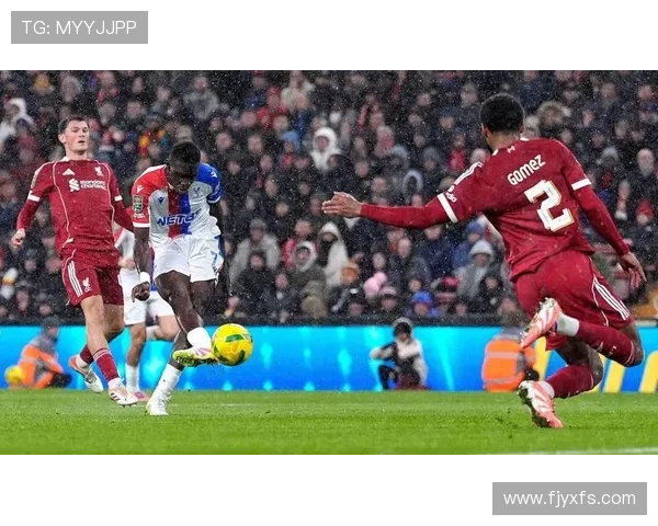 记者怒斥斯洛特未让范戴克替补 曼联反超令利物浦蒙羞